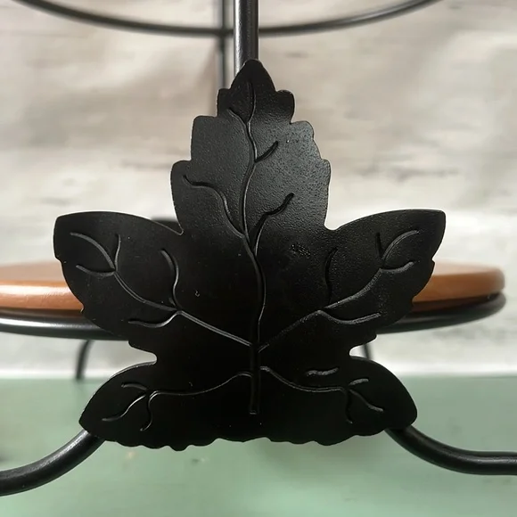 Longaberger Wrought Iron 2 Pie Display Woodcraft
Shelf Insert - Picture 4 of 8